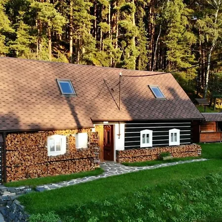度假居 Roubenka 1818 Vselibice